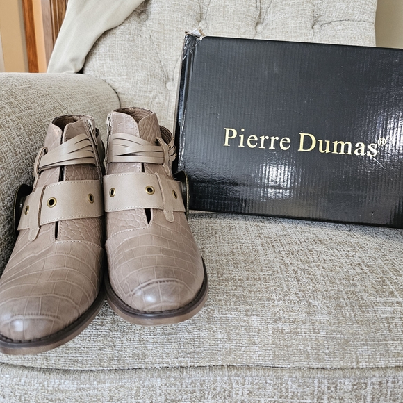 Pierre Dumas Croc-Embossed Brown Ankle Boots - Picture 1 of 3